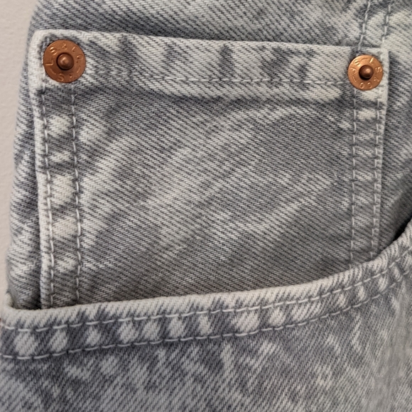 Vtg Levi's acid wash jean shorts baggy gray cotton denim high rise W42 - Picture 7 of 10